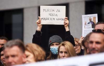 Protest przed krakowskim sądem. Fot. Marek Lasyk - zdjęcie 15