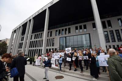 Protest przed krakowskim sądem. Fot. Marek Lasyk - zdjęcie 14