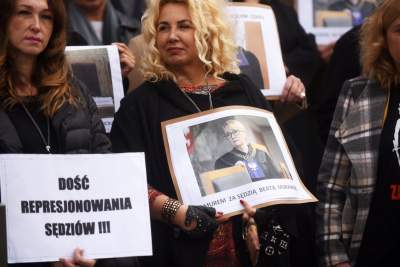 Protest przed krakowskim sądem. Fot. Marek Lasyk - zdjęcie 12