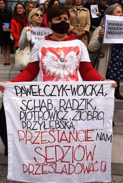 Protest przed krakowskim sądem. Fot. Marek Lasyk - zdjęcie 9