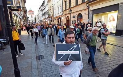 Bój się Boga, nie uchodźców. Protest w Krakowie - zdjęcie 2