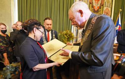 Olga Tokarczuk Honorową Obywatelką Krakowa. Fot. Marek Lasyk - zdjęcie 7