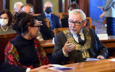 Olga Tokarczuk Honorową Obywatelką Krakowa. Fot. Marek Lasyk - zdjęcie 2