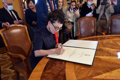 Olga Tokarczuk Honorową Obywatelką Krakowa. Fot. Marek Lasyk - zdjęcie 20