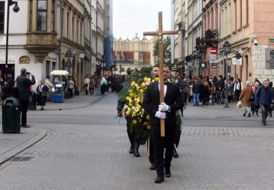 Kraków pożegnał poetę. Prochy złożono w Panteonie Narodowym - zdjęcie 14