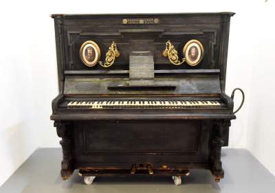 Wszystko jest sztuką, nawet... rozpad. Intrygująca wystawa - zdjęcie 17