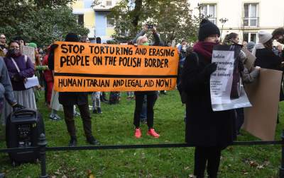 Marsz solidarności z osobami cierpiącymi na granicy polsko-białoruskiej - zdjęcie 13