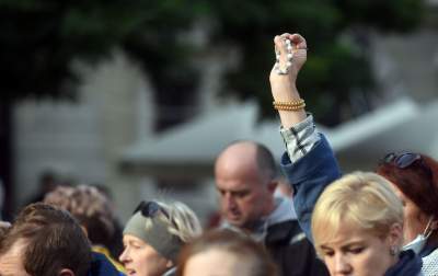 "Męski różaniec" zorganizował procesję za Polskę. Szli nie tylko mężczyźni - zdjęcie 20