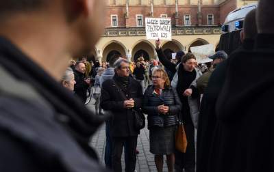 "Męski różaniec" zorganizował procesję za Polskę. Szli nie tylko mężczyźni - zdjęcie 12