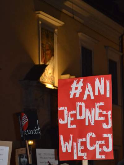 "Ani jednej więcej!" Tysiące protestujących w Krakowie - zdjęcie 25