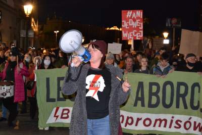 "Ani jednej więcej!" Tysiące protestujących w Krakowie - zdjęcie 22