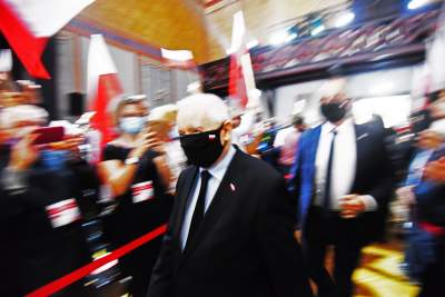 Rząd i PiS świętowali w Krakowie. Strajk Kobiet protestował - zdjęcie 17