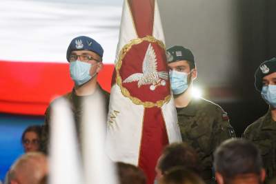 Rząd i PiS świętowali w Krakowie. Strajk Kobiet protestował - zdjęcie 28