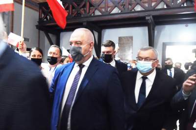 Rząd i PiS świętowali w Krakowie. Strajk Kobiet protestował - zdjęcie 18