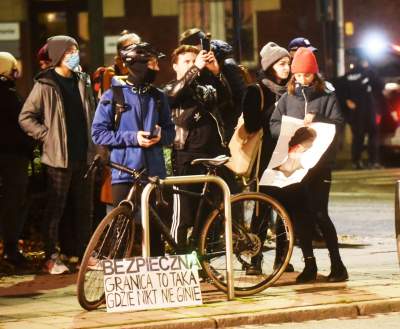 Rząd i PiS świętowali w Krakowie. Strajk Kobiet protestował - zdjęcie 15
