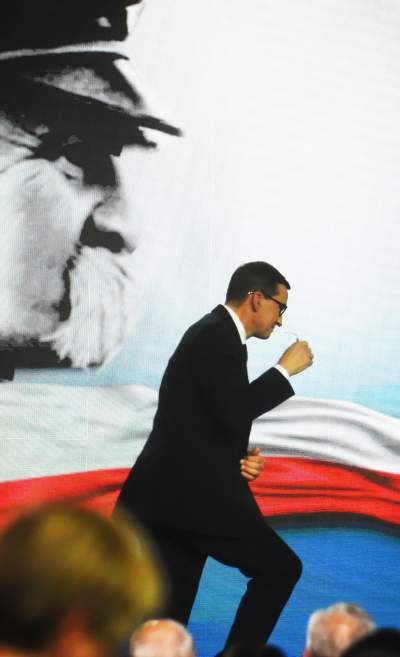 Rząd i PiS świętowali w Krakowie. Strajk Kobiet protestował - zdjęcie 26