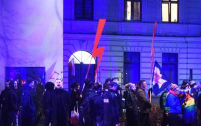 Rząd i PiS świętowali w Krakowie. Strajk Kobiet protestował - zdjęcie 16