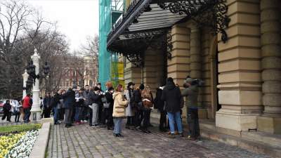 Kolejki do Teatru Słowackiego, szkoły nie odwołują wyjść na "Dziady" Mai Kleczewskiej - zdjęcie 4