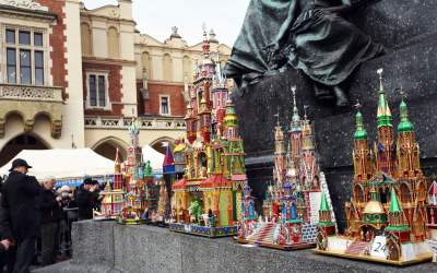 Pokaz szopek na Rynku w Krakowie, drut kolczasty i mędrcy ze wschodu - zdjęcie 25