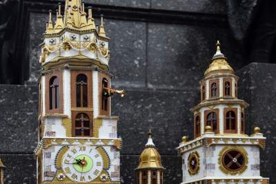 Pokaz szopek na Rynku w Krakowie, drut kolczasty i mędrcy ze wschodu - zdjęcie 7