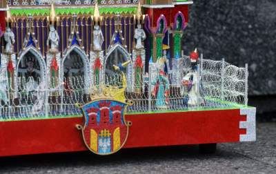 Pokaz szopek na Rynku w Krakowie, drut kolczasty i mędrcy ze wschodu - zdjęcie 41