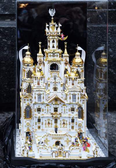 Pokaz szopek na Rynku w Krakowie, drut kolczasty i mędrcy ze wschodu - zdjęcie 10