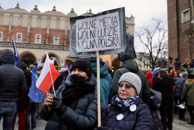 Kraków, Rynek Główny protest przeciwko LEX TVN - zdjęcie 15
