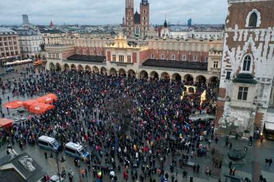 Kraków, Rynek Główny protest przeciwko LEX TVN - zdjęcie 4