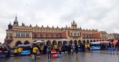 Wigilia dla bezdomnych i potrzebujących. fot. Marek Lasyk - zdjęcie 18