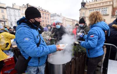 Wigilia dla bezdomnych i potrzebujących. fot. Marek Lasyk - zdjęcie 31