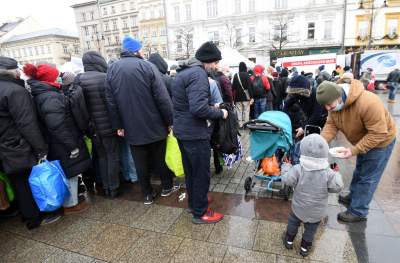 Wigilia dla bezdomnych i potrzebujących. fot. Marek Lasyk - zdjęcie 17