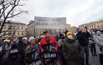 Protest w obronie wolnych mediów. fot. Marek Lasyk - zdjęcie 42