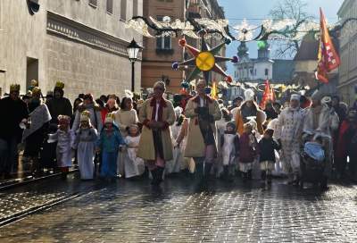 Tłumy w Orszaku Trzech Króli (Rok 2022) - zdjęcie 15