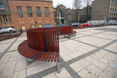 Plac Biskupi po modernizacji. Wiosną będzie tu pięknie - zdjęcie 8