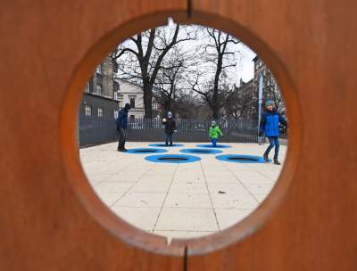 Plac Biskupi po modernizacji. Wiosną będzie tu pięknie - zdjęcie 4