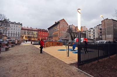 Plac Biskupi po modernizacji. Wiosną będzie tu pięknie - zdjęcie 13