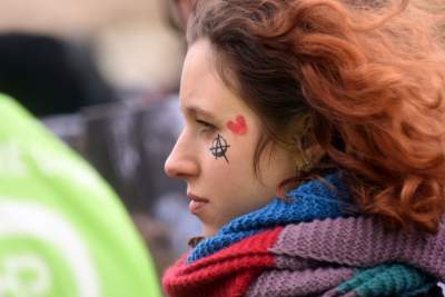 Zbudowali na Rynku tekturowy mur i go obalili.  "Murowana katastrofa" - zdjęcie 36