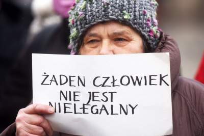 Zbudowali na Rynku tekturowy mur i go obalili.  "Murowana katastrofa" - zdjęcie 38