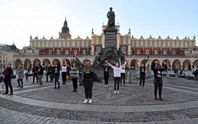 Nazywam się Miliard - One Billion Rising Kraków, fot. Marek Lasyk - zdjęcie 18