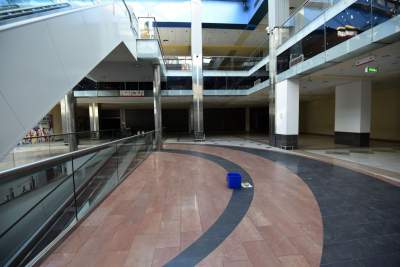 Opustoszała galeria handlowa, fot. Marek Lasyk - zdjęcie 14