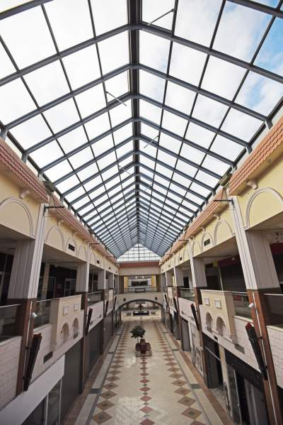 Opustoszała galeria handlowa, fot. Marek Lasyk - zdjęcie 29