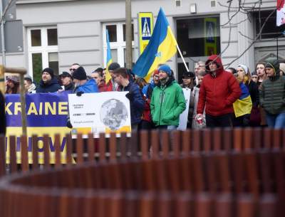 Marsz solidarności z Ukrainą w Krakowie. Finał przed konsulatem Rosji - zdjęcie 36