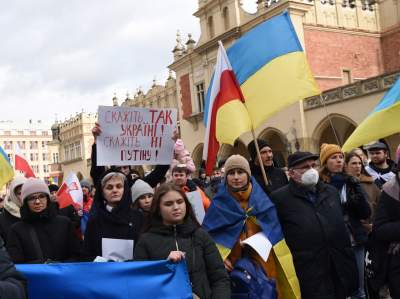 Marsz solidarności z Ukrainą w Krakowie. Finał przed konsulatem Rosji - zdjęcie 2