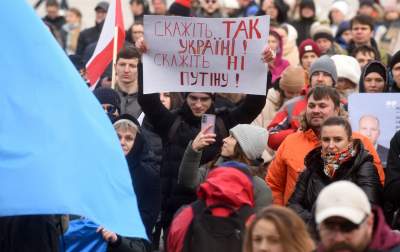 Marsz solidarności z Ukrainą w Krakowie. Finał przed konsulatem Rosji - zdjęcie 14