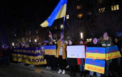 Tysiące krakowian przed konsulatem Rosji, fot. Marek Lasyk - zdjęcie 33