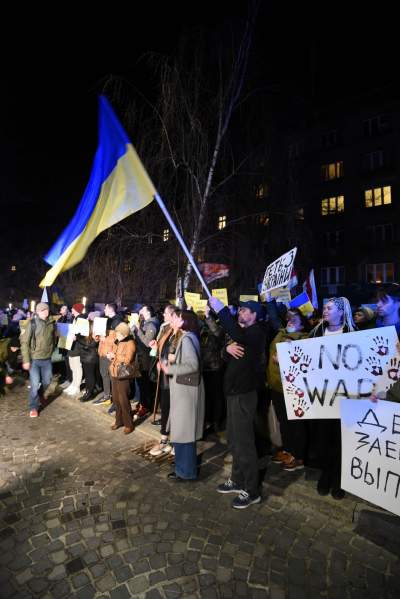 Tysiące krakowian przed konsulatem Rosji, fot. Marek Lasyk - zdjęcie 29