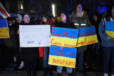 Tysiące krakowian przed konsulatem Rosji, fot. Marek Lasyk - zdjęcie 31