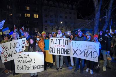 Tysiące krakowian przed konsulatem Rosji, fot. Marek Lasyk - zdjęcie 28