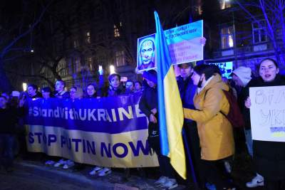 Tysiące krakowian przed konsulatem Rosji, fot. Marek Lasyk - zdjęcie 32