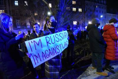 Tysiące krakowian przed konsulatem Rosji, fot. Marek Lasyk - zdjęcie 4